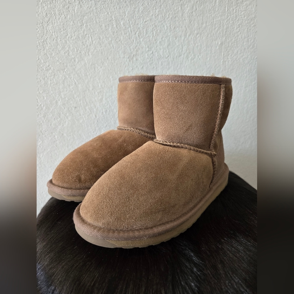 EMU Australia Stinger Mini Boots Women’s Size 5 / Men’s 4 Sheepskin Suede
